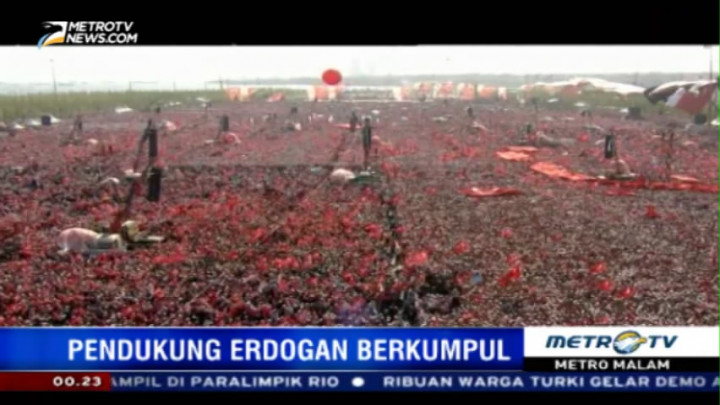 Pendukung Erdogan Berkumpul Akhiri Malam Demonstrasi