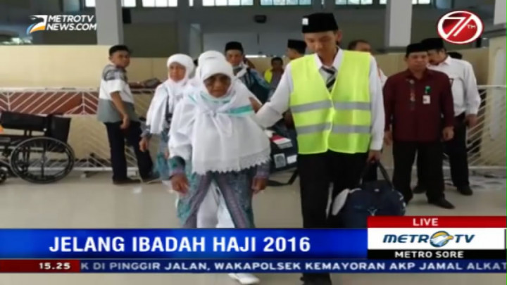 Keberangkatan Calhaj Kloter I Embarkasi Makassar Tertunda