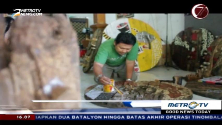 Mengubah Limbah Kayu Menjadi Meja Artistik