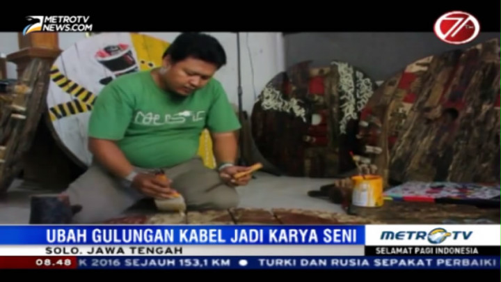 Pengrajin Ini Ubah Limbah Gulungan Kabel Jadi Karya Seni