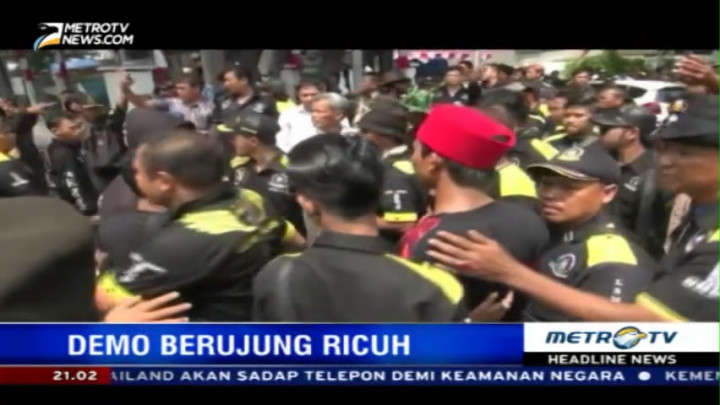 Aksi Demo Ribuan Orang di Harapan Indah Bekasi Berakhir Ricuh