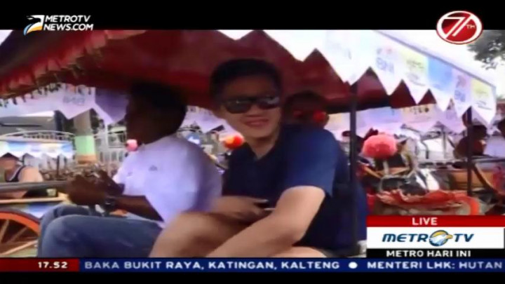 Pembalap Tour de Singkarak Berwisata di Bukittinggi