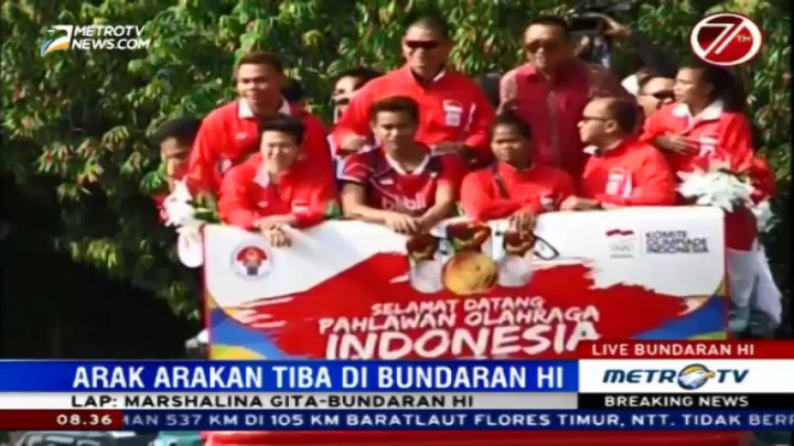 Arak-arakan Atlet Olimpiade Tiba di Bundaran HI