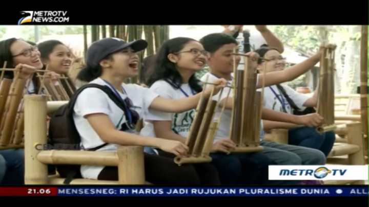 Angklung is Indonesia (1)