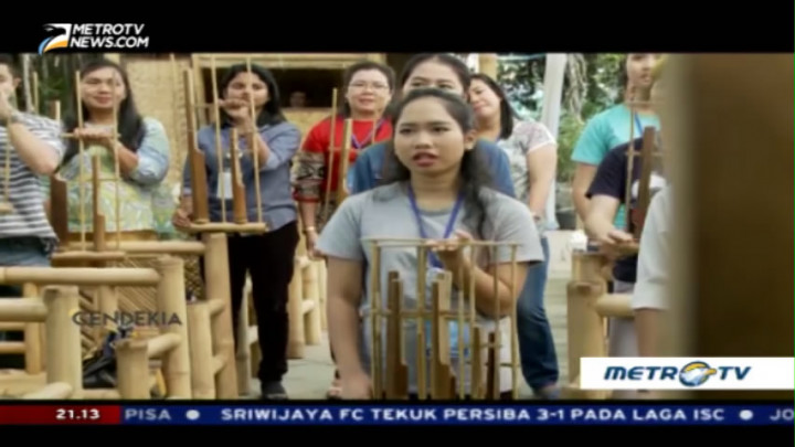Angklung is Indonesia (2)
