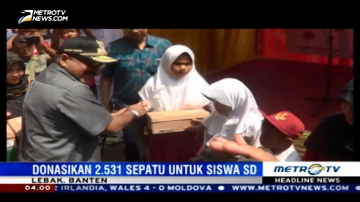 Kick Andy Foundation Donasikan 2.531 Sepatu untuk Anak SD di Banten