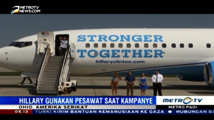 Hillary Clinton Perkenalkan Pesawat Kampanyenya