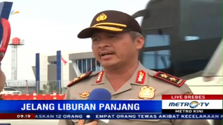 Lalu Lintas di Tol Brebes Timur Lengang