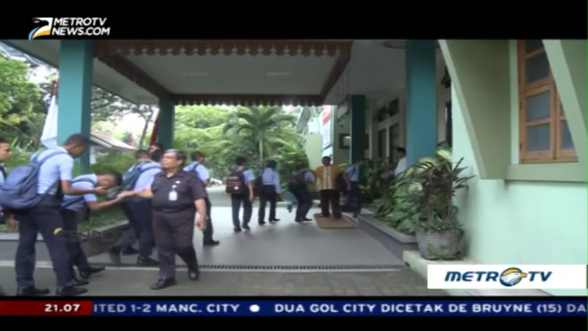 Guruku, Orang Tuaku (1)