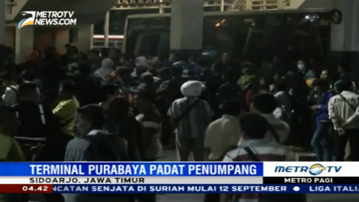 Ribuan Pemudik Padati Terminal Purabaya Sidoarjo