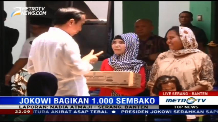 Jokowi Bagikan 1.000 Sembako di Banten