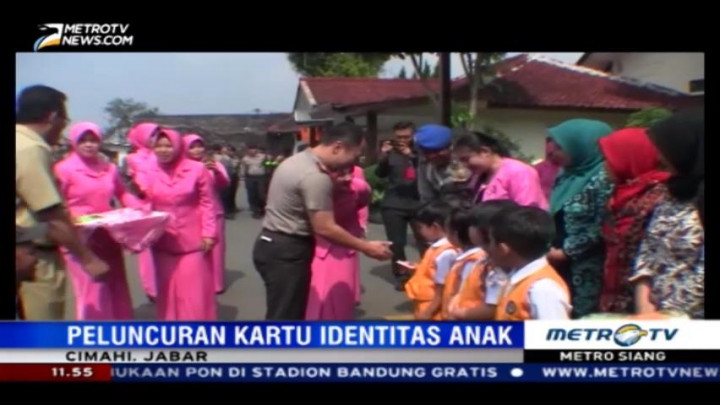 Petugas Datangi Sekolah Kebut Perekaman Kartu Indonesia Anak
