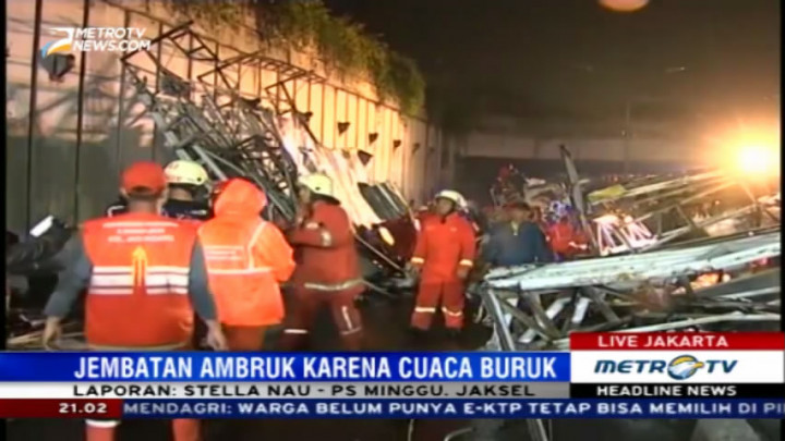 Papan Reklame Diduga Jadi Penyebab Ambruknya JPO Pasar Minggu