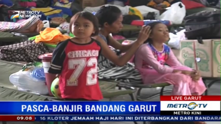 Ibu Hamil dan Balita Korban Banjir Garut Dapat Makanan Tambahan