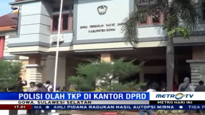 Polisi Gelar Olah TKP di Kantor DPRD Gowa