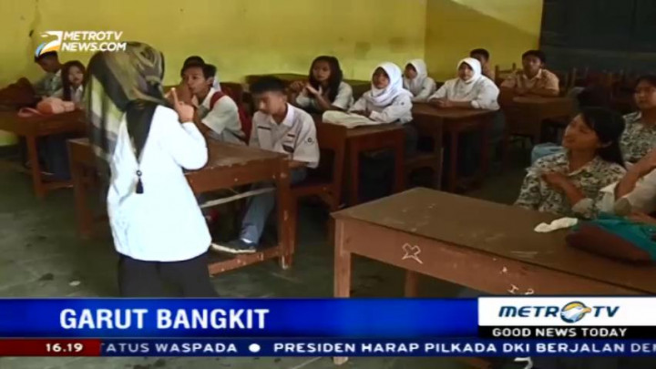 Sejumlah Pelajar Kembali Bersekolah Pascabanjir Bandang Garut