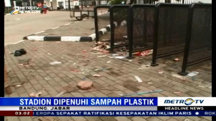 Pascapenutupan PON, Sampah Berserakan di Stadion GBLA