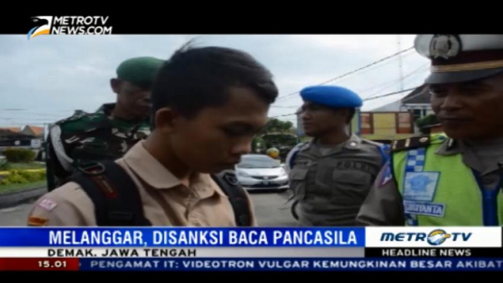 Pelanggar Lalu Lintas di Demak Dihukum Baca Teks Pancasila