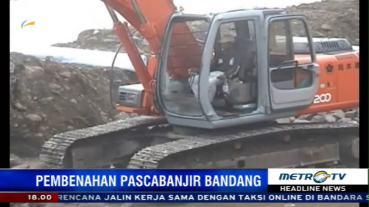 Alat Berat Dikerahkan untuk Benahi Sungai Cimanuk Pascabanjir Bandang