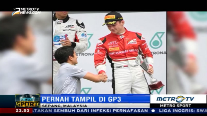Rio Haryanto Dapat Kehormatan Serahkan Piala kepada Juara GP3 Malaysia