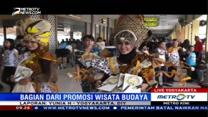 Fashion Show di Bandara Adisutjipto Tampilkan Batik Klasik