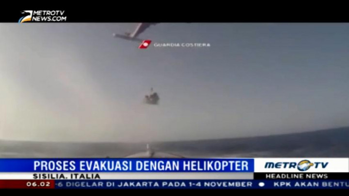 Tim SAR Italia Terjunkan Helikopter untuk Evakuasi Imigran