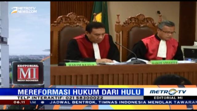 Mereformasi Hukum dari Hulu