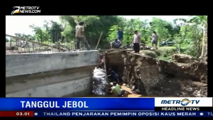 Tanggul Jebol, Rumah Warga dan Terminal Kota Pasuruan Terendam