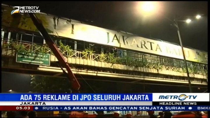 Dishub DKI Bongkar Reklame di JPO Benhil