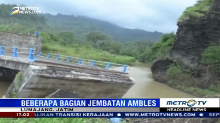 Jembatan Penghubung di Lumajang Ambles