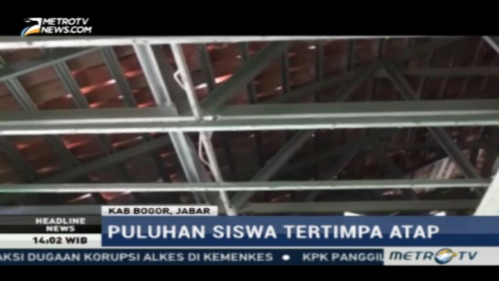 Puluhan Siswa Tertimpa Atap Ruang Kelas di Wanaherang