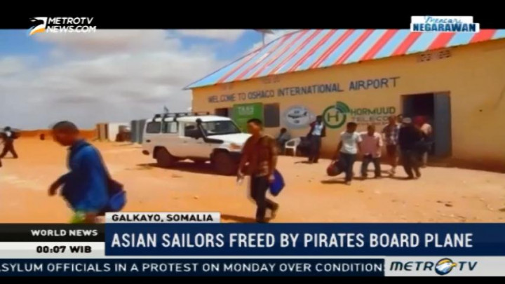 26 Asian Sailors Freed by Somali Pirates Board Plane