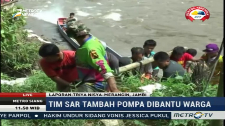 Warga Mulai Bantu Evakuasi 11 Penambang Emas Ilegal di Merangin