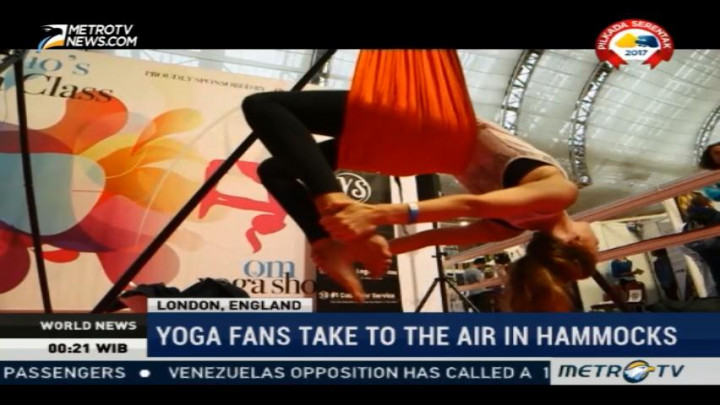Yoga Fans Take to The Air in Hammocks