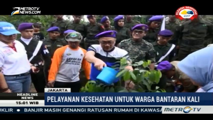 Ketua MPR Tanam Pohon di Bantaran Kali Ciliwung
