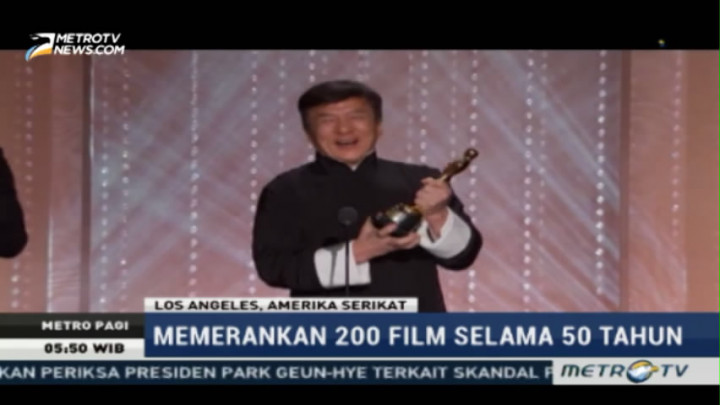 Jackie Chan Menerima Piala Kehormatan Oscar