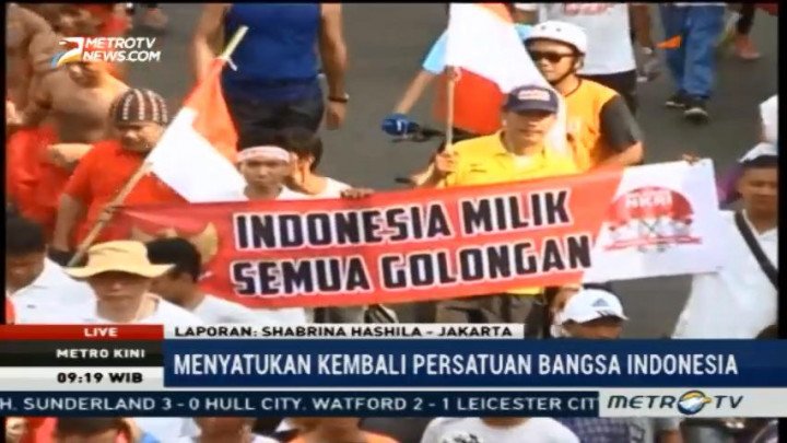 Peserta Parade Cinta NKRI Kibarkan 17.500 Bendera Merah Putih