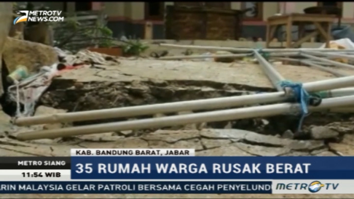 Ratusan Warga Mengungsi Akibat Pergeseran Tanah