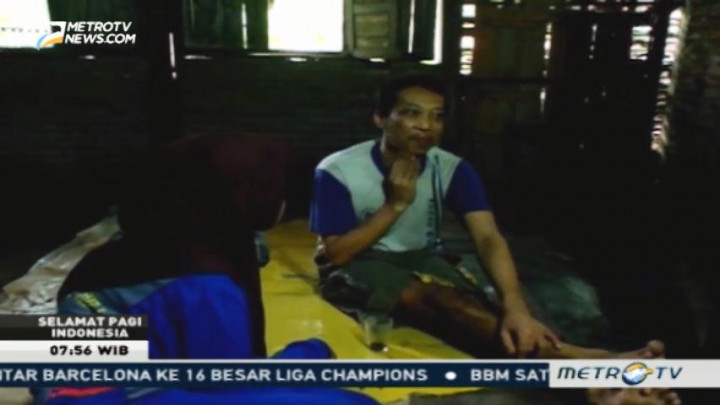 Setahun, Anggun Rawat Ayah yang Dipasung