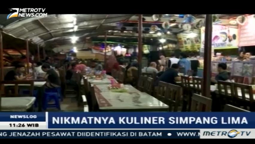 Menikmati Kuliner Malam di Simpang Lima Semarang