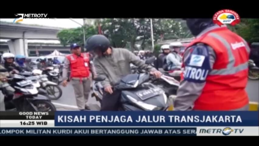 Kisah Para Penjaga Jalur Transjakarta