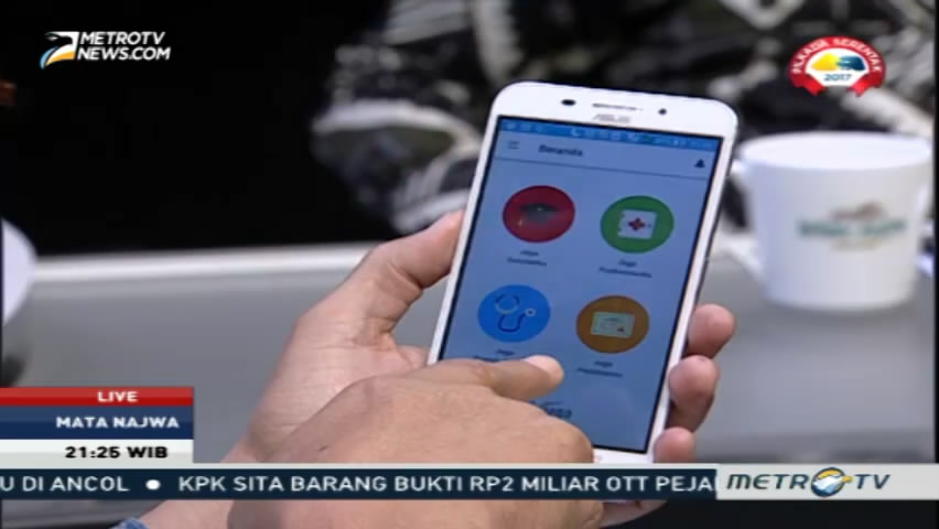 Ketua KPK Tunjukan Cara Menggunakan Aplikasi Jaga