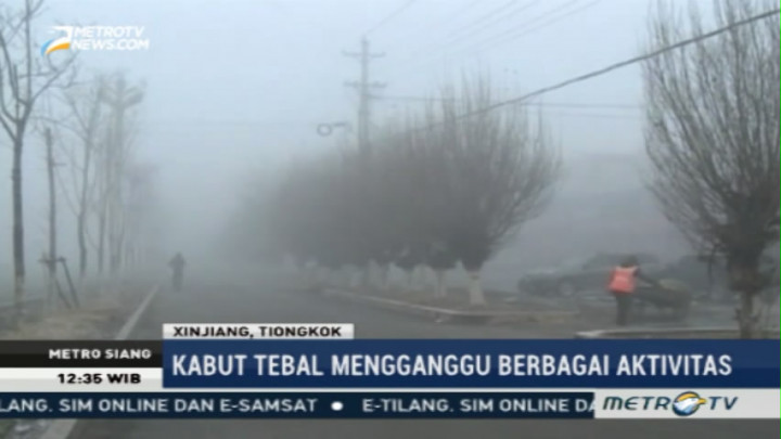 Kabut Tebal Ganggu Aktivitas Warga Tiongkok