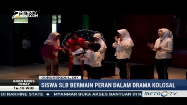 Melihat Pementasan Drama Kolosal ala Siswa SLB