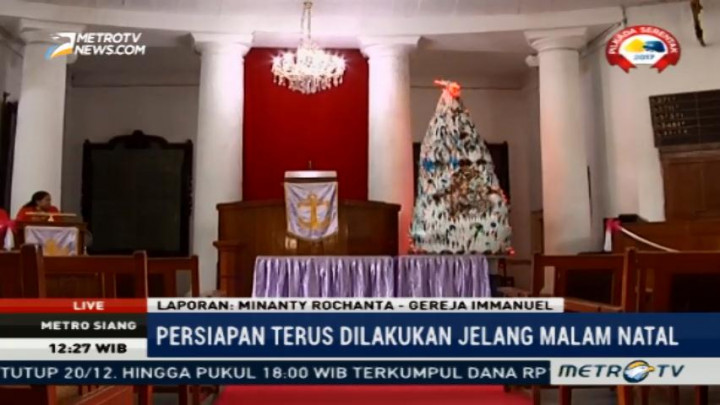 Pohon Natal di Gereja Immanuel Terbuat dari Majalah Bekas