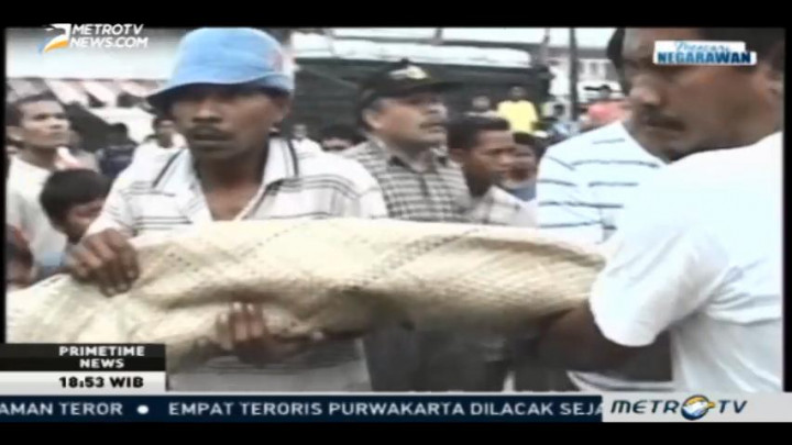 Para Pemberani di Tengah Tsunami (6)