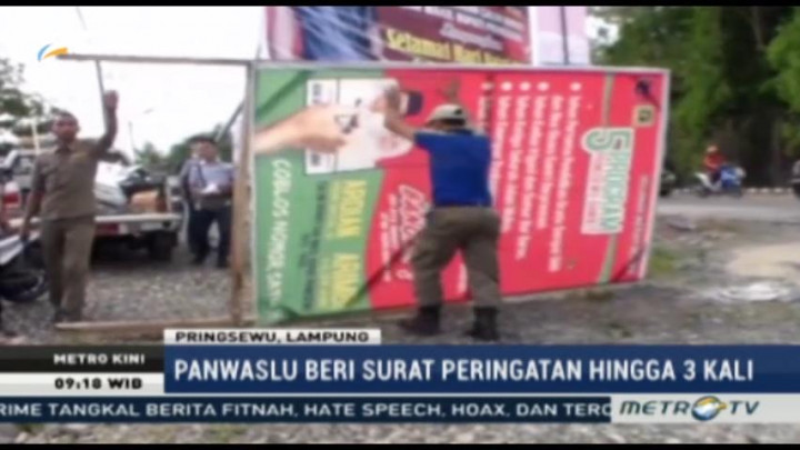 Panwaslu Pringsewu Tertibkan APK di Zona Protokol