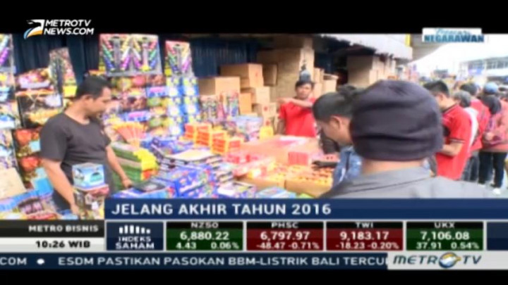 Pernak-pernik Tahun Baru Mulai Menjamur di Pasar Pagi Asemka