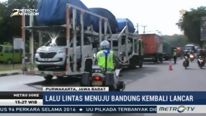 Arus Lalu Lintas Menuju Bandung Kembali Lancar