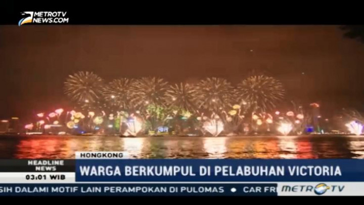 Pertunjukan Kembang Api Tradisional di Pelabuhan Victoria Hong Kong